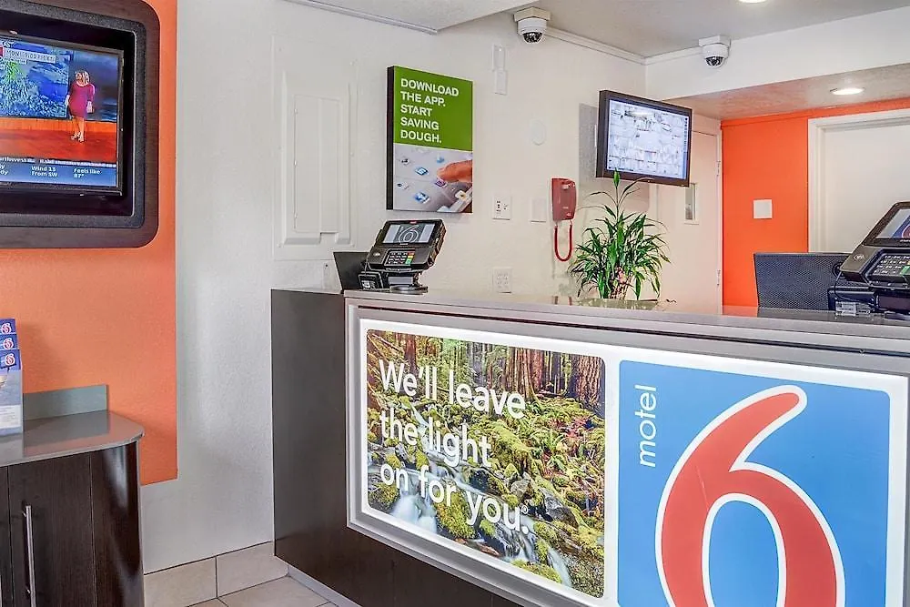 Отель Motel 6 Portland Ctrl