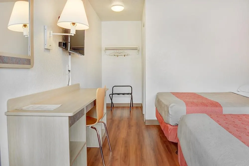 Motel 6 Portland Ctrl Отель